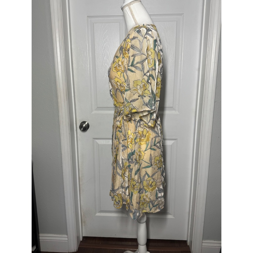 Karlie Wrap Dress S Yellow Floral Crushed Velvet Flutter Sleeve V-Neck Excellent - Picture 4 of 8